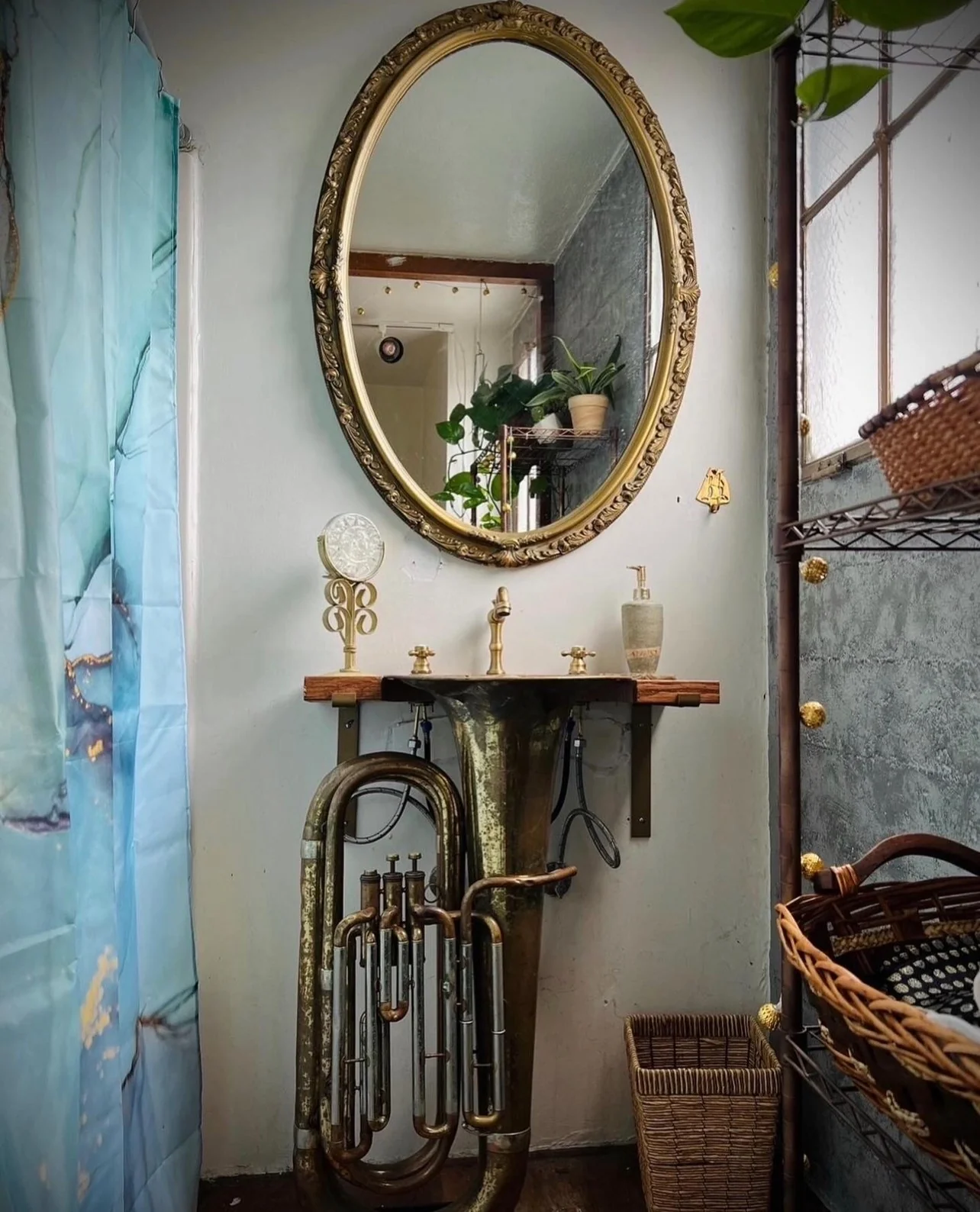 An instrument transformed into a sink