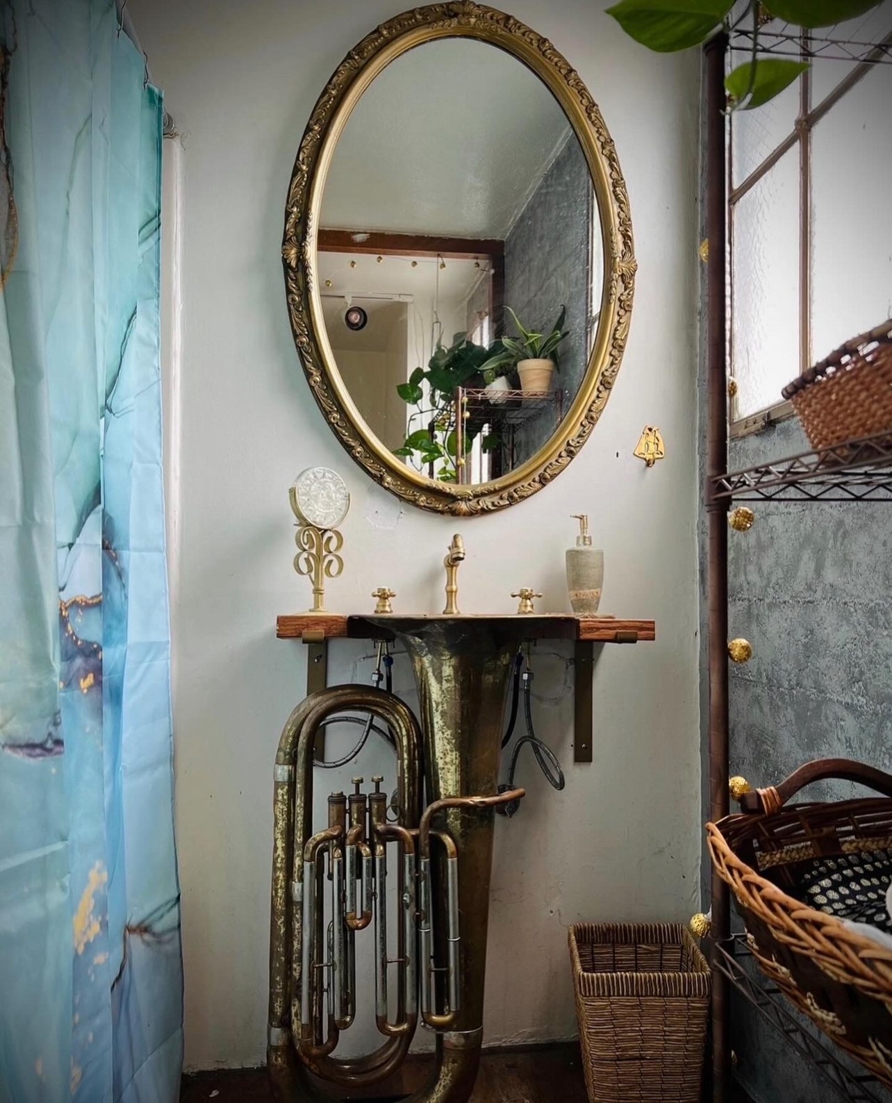 An instrument transformed into a sink